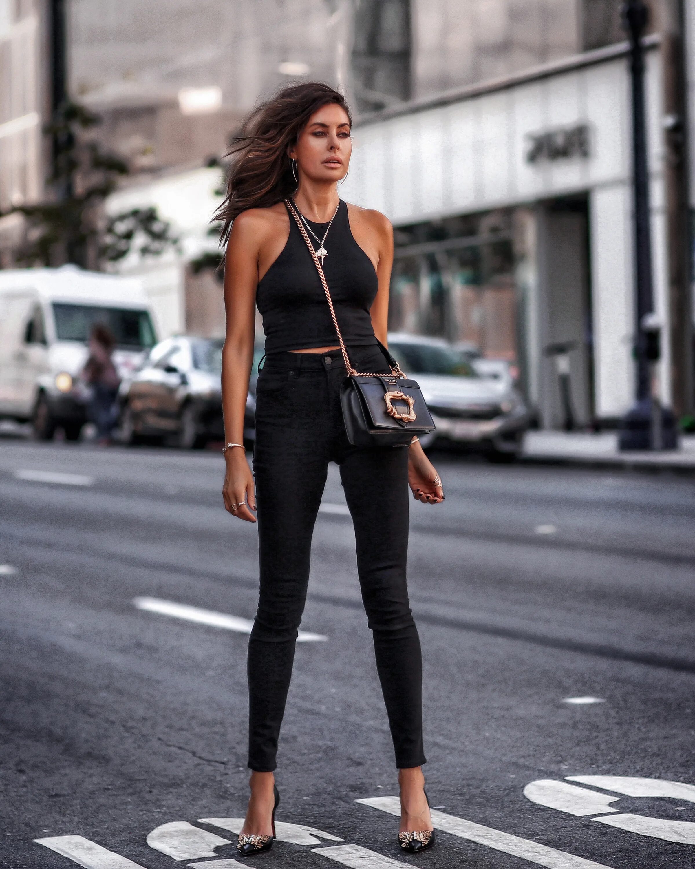 Образы на каждый день 2024. Образ в клуб. Negin_mirsalehi стиль одежды. Платье повседневное 2023. Стильные летние образы для женщин с нестандартной фигурой.