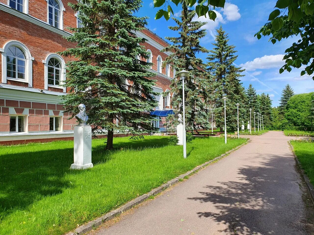 лисинский лесной колледж лестница. колледж лисино-корпус тосненский. лисино-корпус колледж. лесной колледж лисино корпус. лесной колледж лисино корпус.