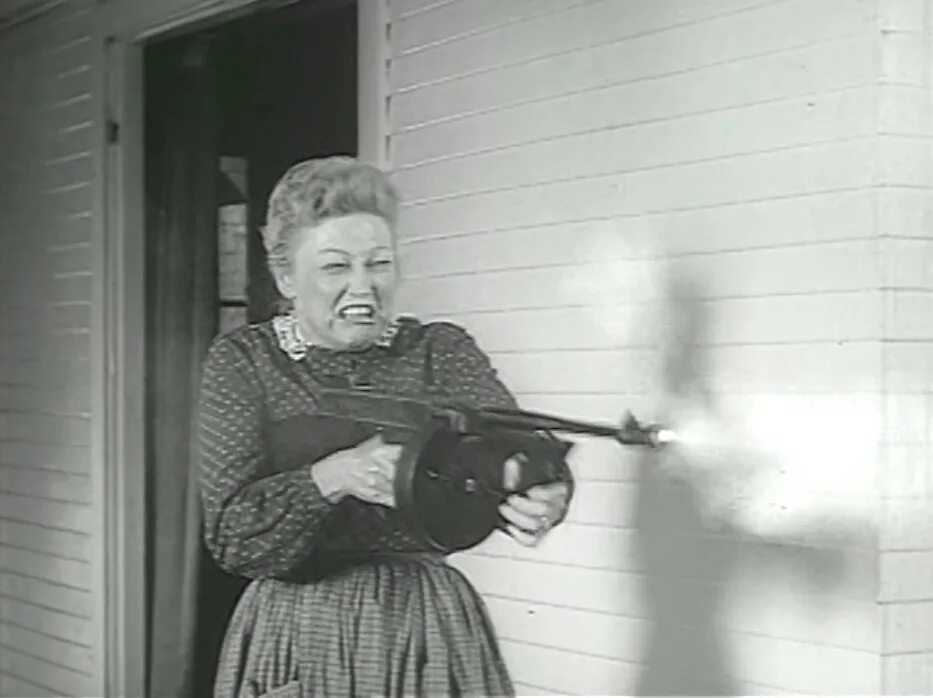 Костюм в стиле мафия. Гангстерская тематика. Фильм я гангстер. Семейная фотосессия в стиле гангстеров. Ма баркер.