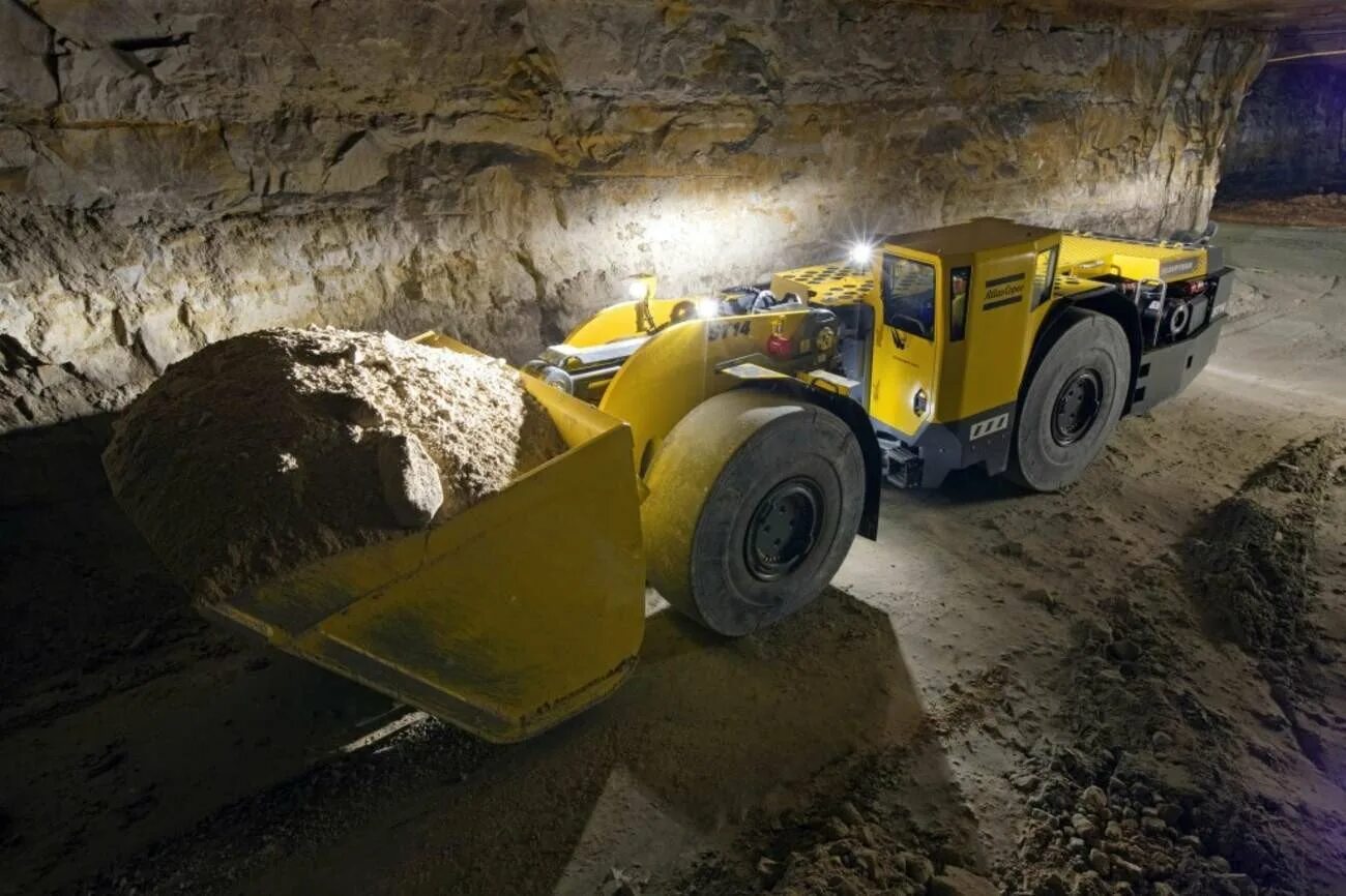 Шахтная техника. Погрузочно-доставочная машина st-1030. Пдм машина шахтная. Шахтный самосвал sandvik. Шахтный погрузчик пдм.