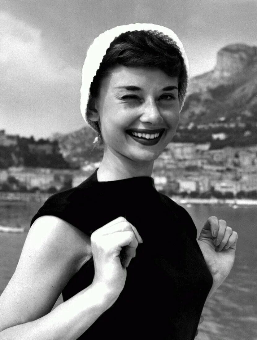 Одри хепберн википедия биография и личная жизнь Audrey Hepburn at 62 Good Housekeeping Magazine (1992)