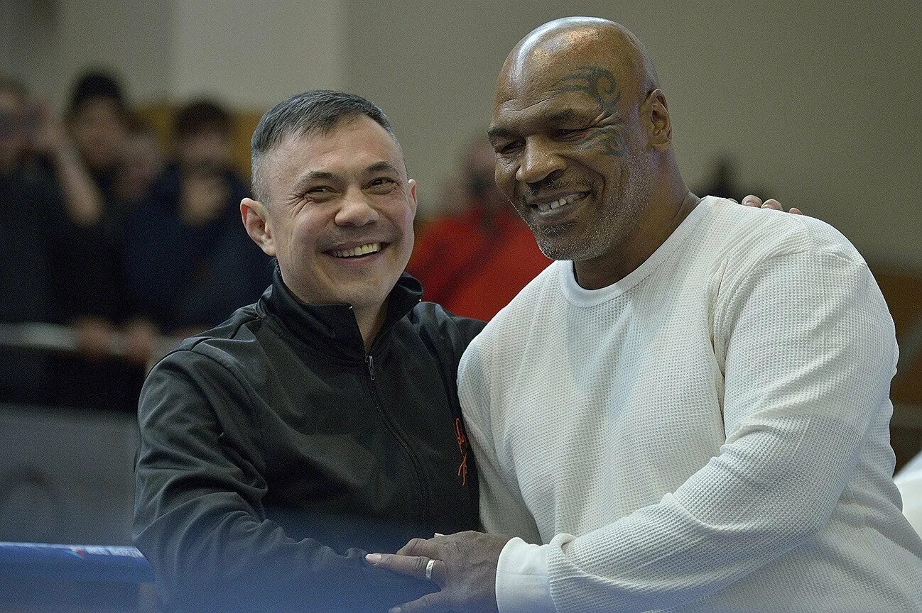 Костя дзю и рой джонс. Рой джонс 81кг. Костя цзю и рой джонс. Vegas торговый центр рой джонс. Костя цзю рой джонс 2002.