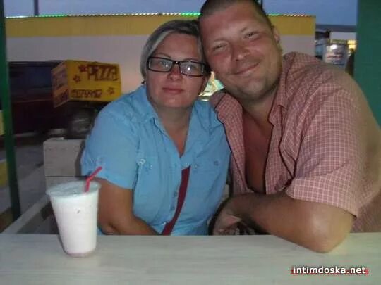 молодая обычная пара. встреча с семейной парой. семейные пары знакомятся. казань семейная пара ищет мужчину. семейные пары для встреч.