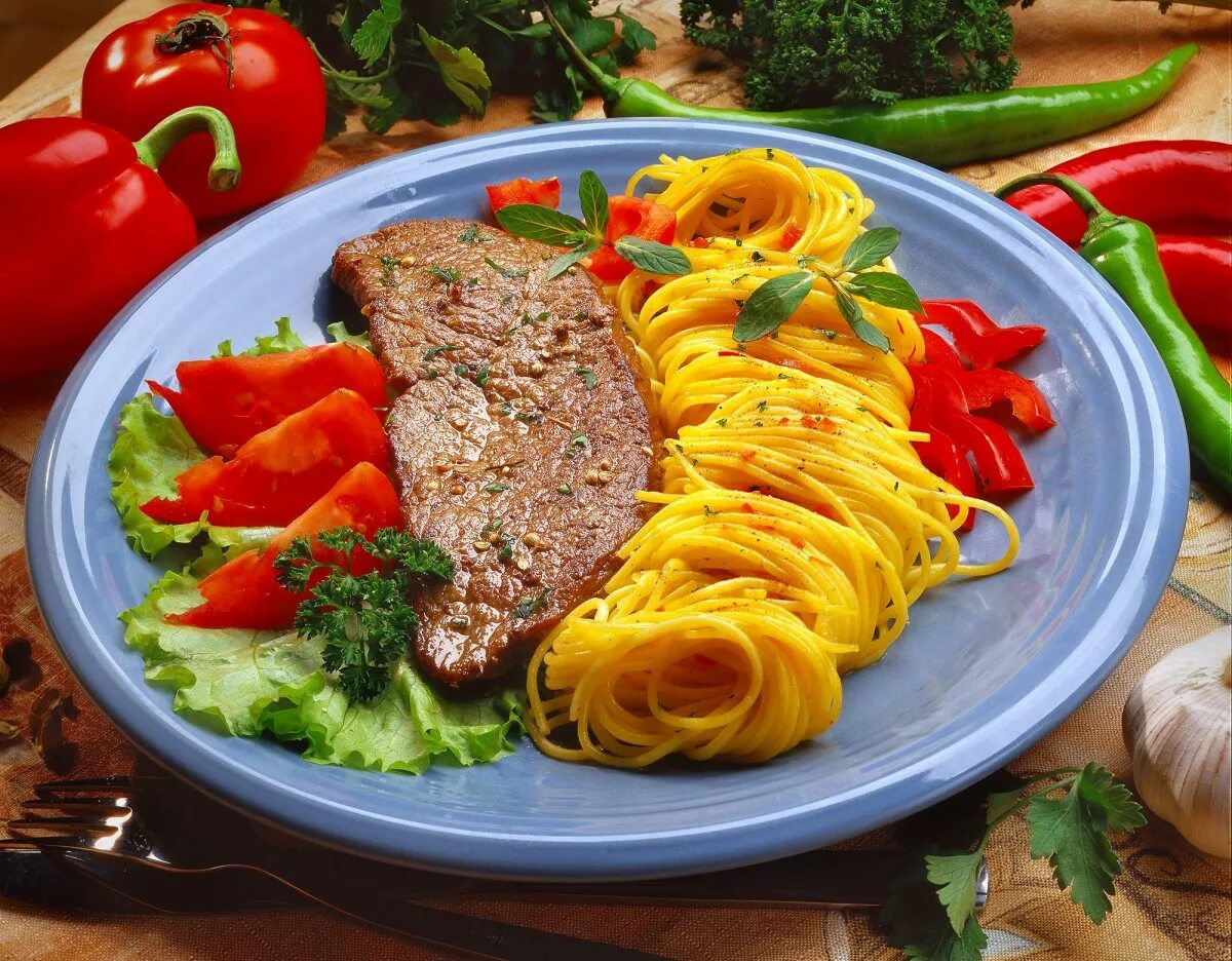 Красивая еда. Стол с едой. Вкусно и красиво покушать. Вкусно и красиво покушать. Тарелка с едой.