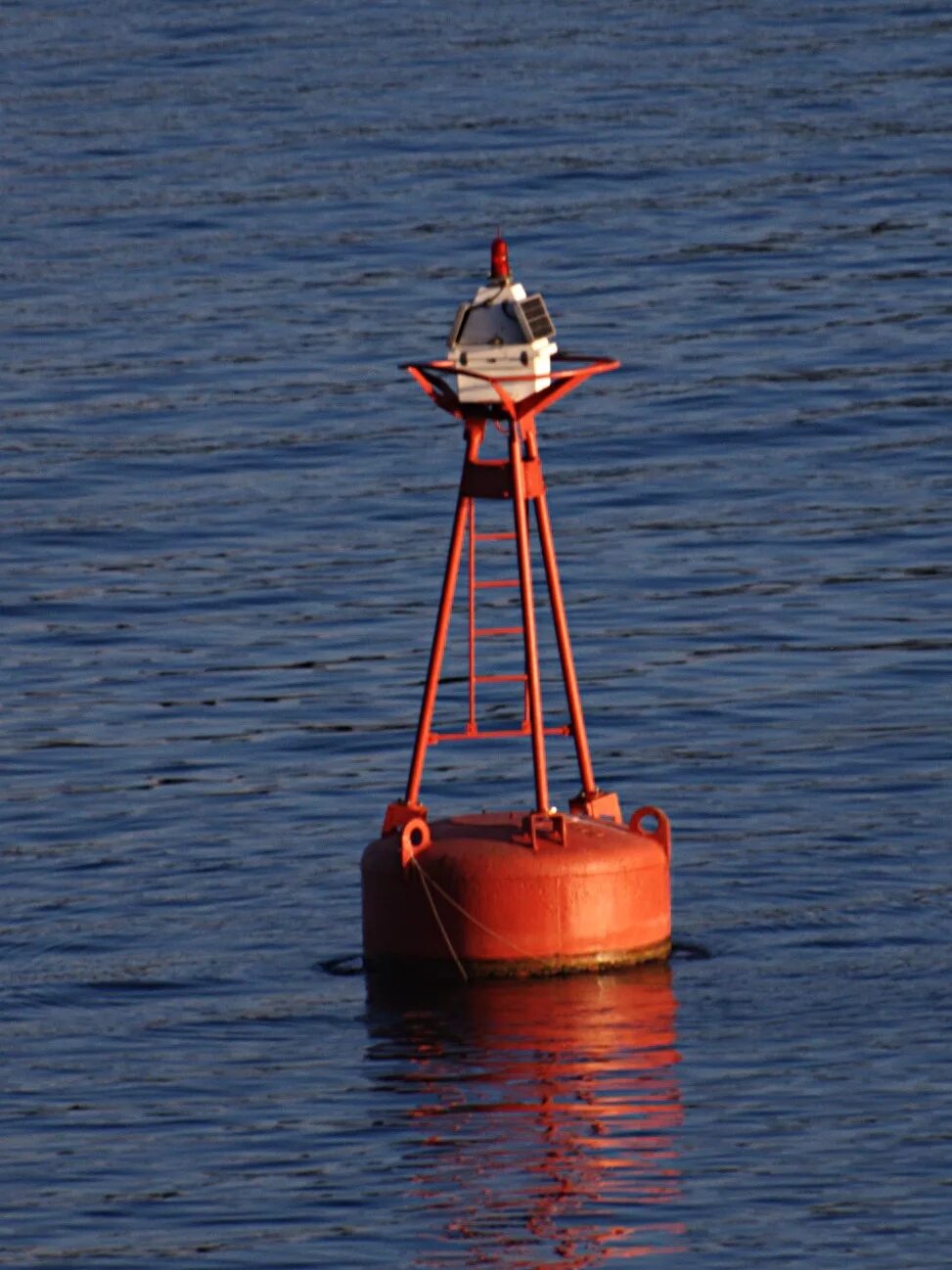 Бакен что это. Буй Бакен. Буй Buoy SW 28. Красный Бакен. Бакен морской.