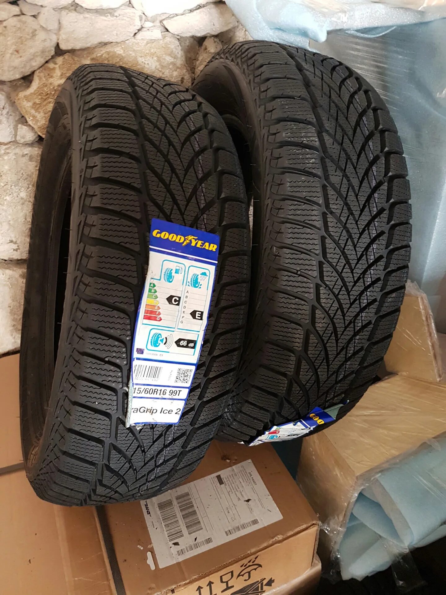 215 55 16 зимние. Goodyear ULTRAGRIP Ice 215 60 r16 99t. Зимние шины Goodyear 205 60 r16. Гудиер липучка r16. Goodyear ULTRAGRIP зимние липучки.