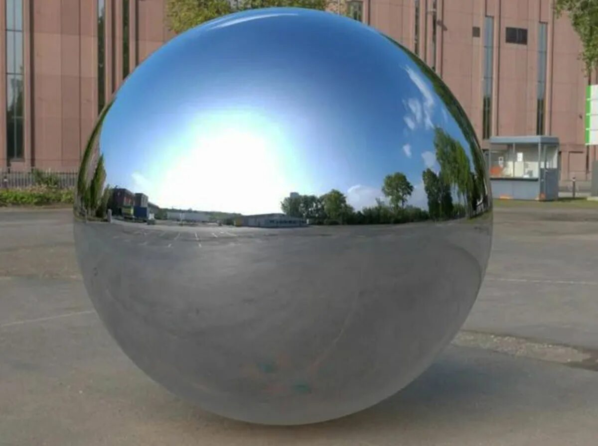 Шар в шаре в красноярске купить. Здание в виде шара. Металлический шар в ландшафте. Зеркальная сфера. Круглые объекты.
