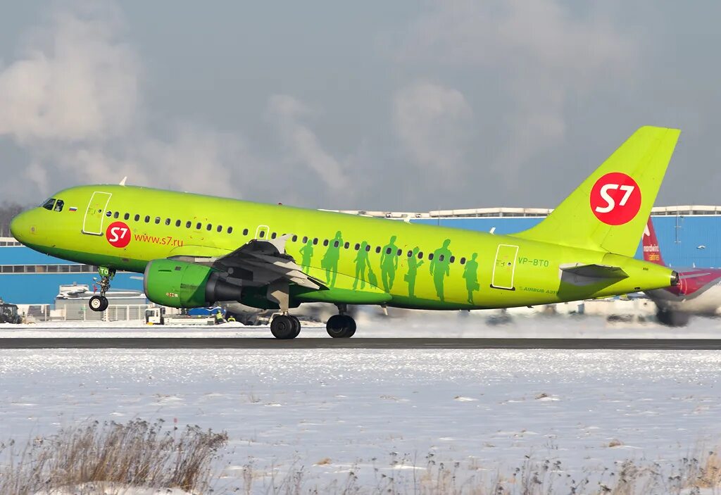 Авиакомпания сибирь s7 airlines. Airbus a319 s7. Самолёт s7 Airlines. S7. Сочи s7 Airlines.