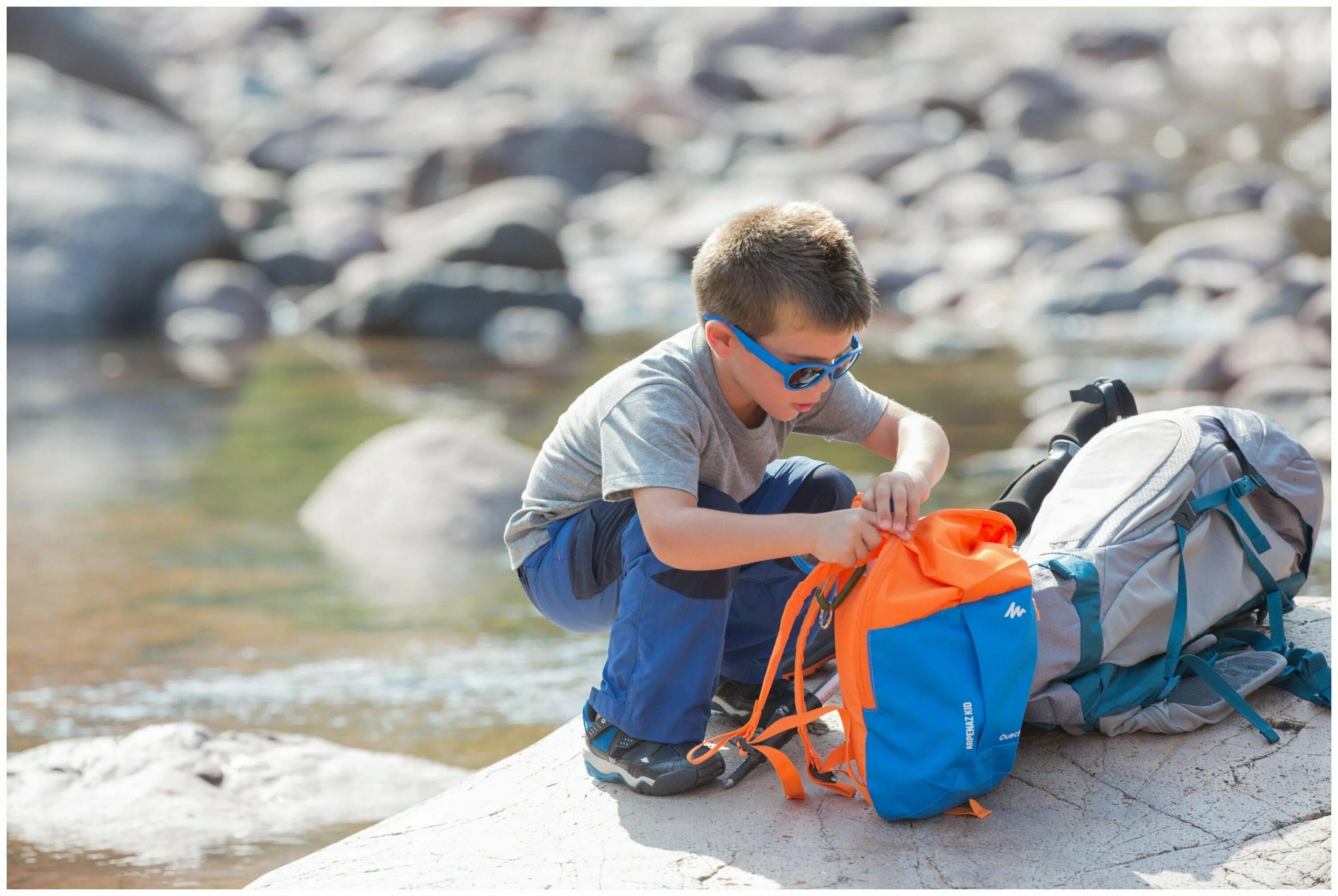 собираем рюкзак детьми. школьник с рюкзаком. детский quechua рюкзак quechua. собираем рюкзак детьми. школьник с рюкзаком.