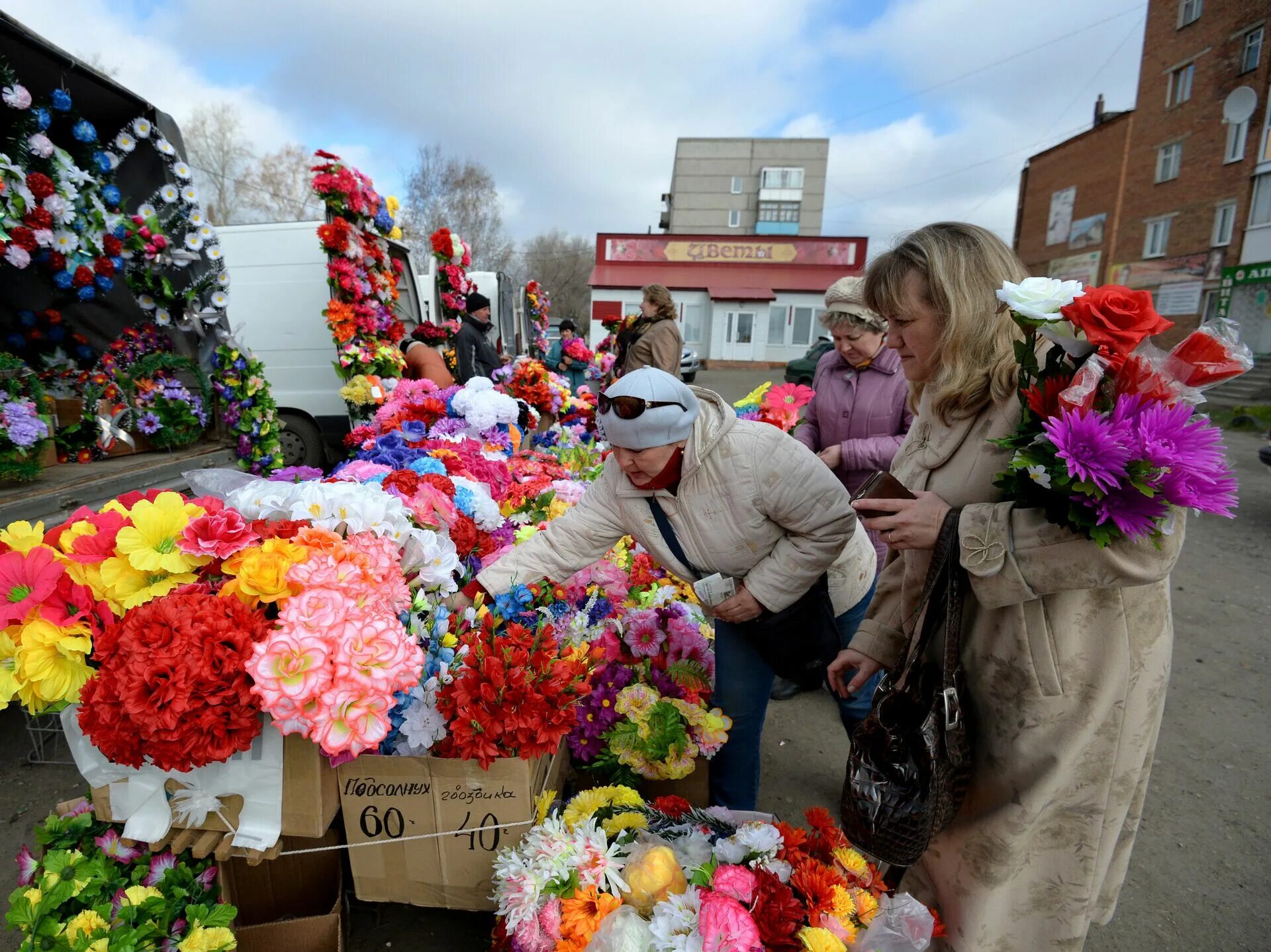 Фото на Радоницу. Радоница с праздником. Цветы на Радоницу. Радоница в 2023.