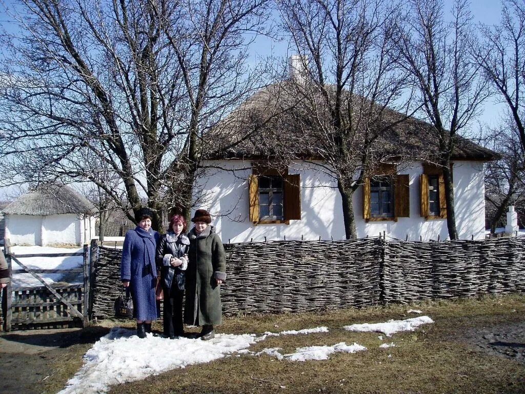 Возвращается на хутор. Казачий курень станица вешенская. станица митякинская. станица вешенская хутор татарский тихий дон. тихий дон хутор татарский музей.