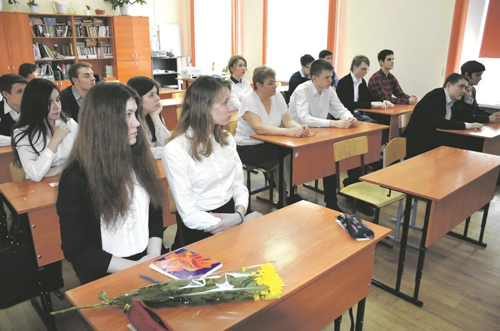 Вечерняя школа 1 Новосибирск. Ученики в школе. Русские школьники. Класс в школе. Вечерние школы нижний