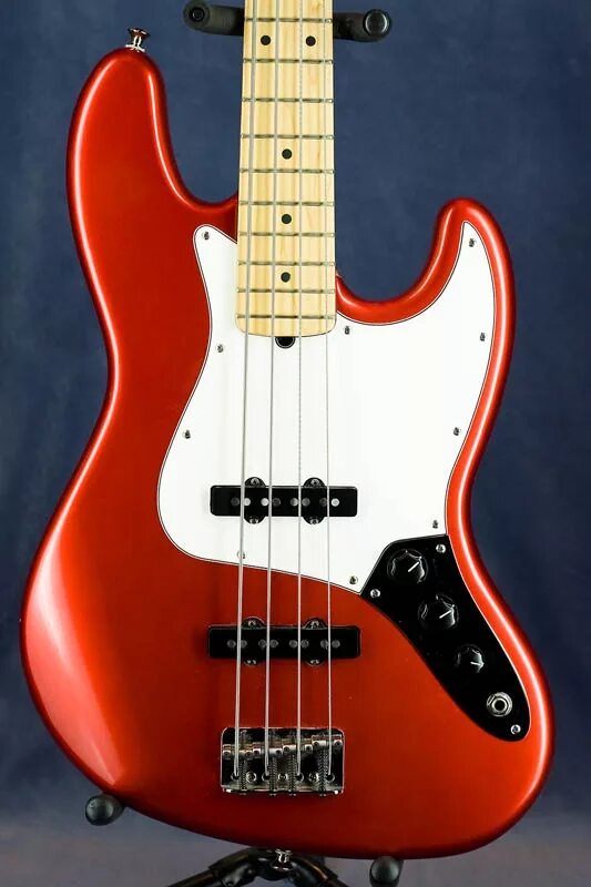 Крас бас. Фендер джаз бас. Fender Jazz Bass электрогитары. Бас гитара Фендер джаз бас. Fender American Jazz Bass Torino Red.