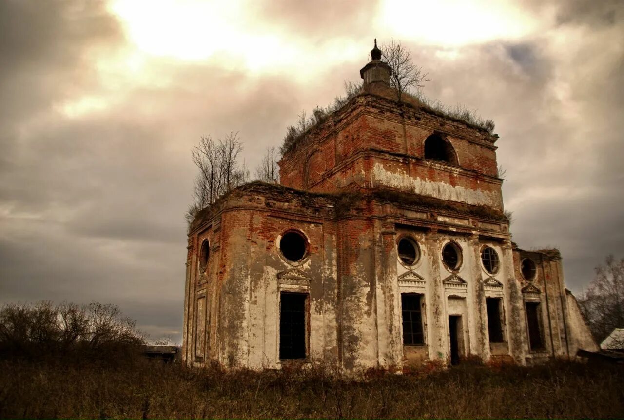 Заброшенная церковь в смоленске. Храм в черепово смоленской области. Любавичи смоленская область монастырщинский район. Николо георгиевская церковь смогири смоленская область. Сычевка старообрядческий храм.