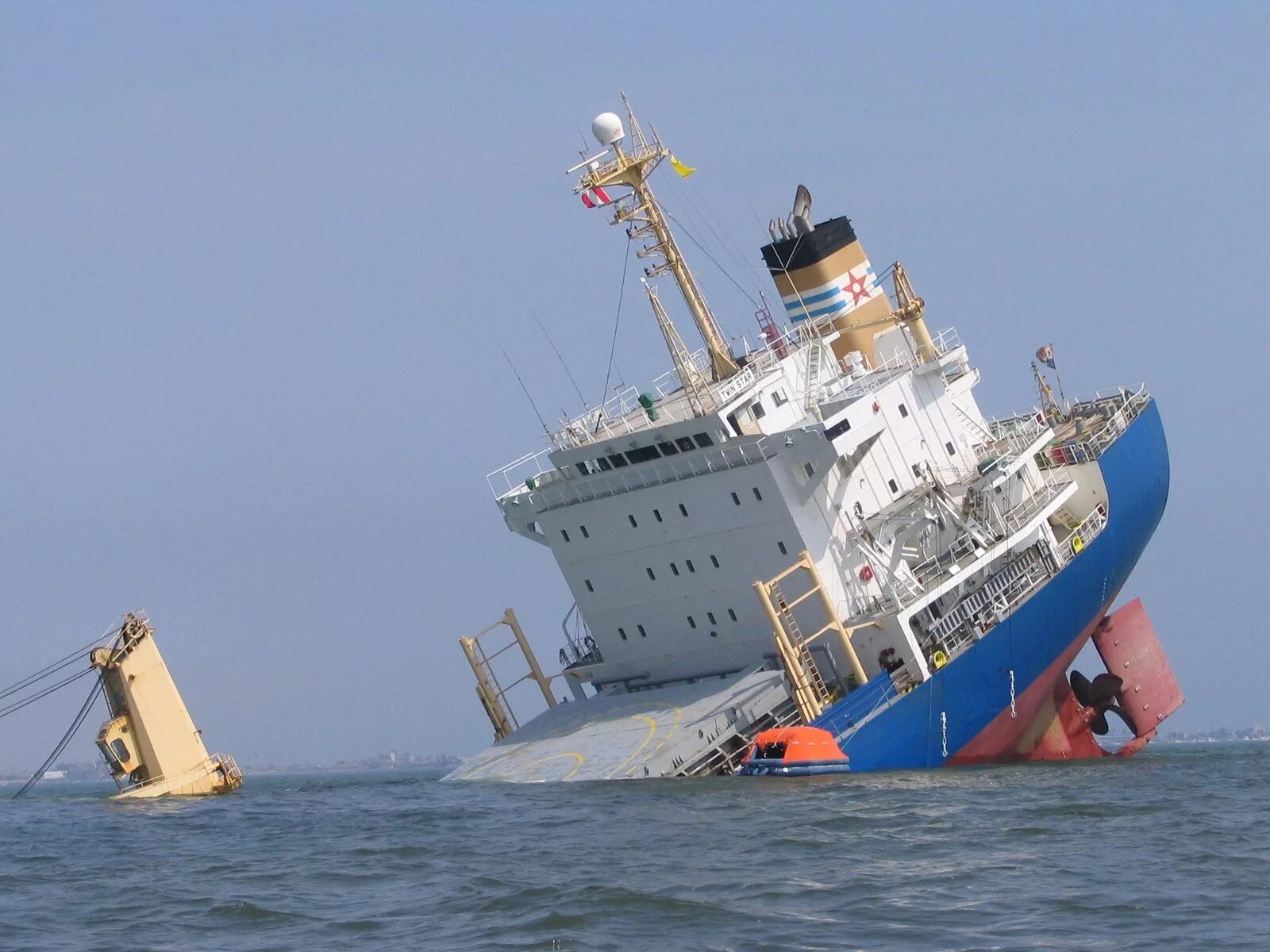 Крушение кораблей. Морское судно. Морские катастрофы. Суда в море. Корабль кораблекрушение.