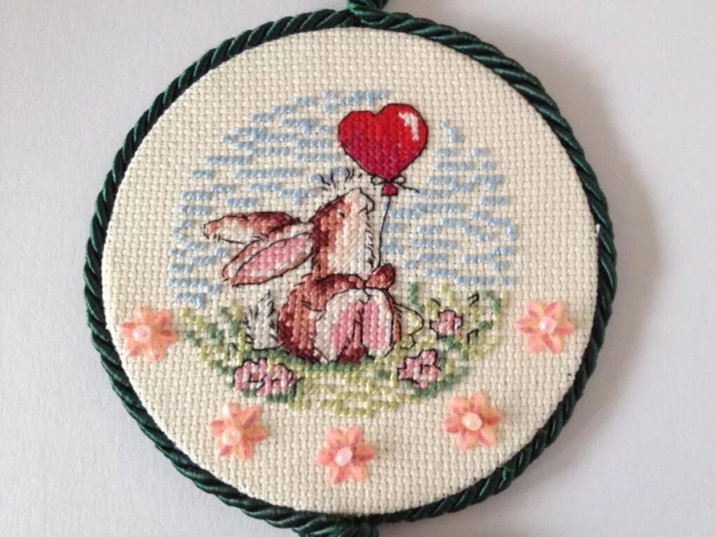 шить крестиком. маленькие вышивки гладью. вышивка. пасхальный пинкип яйцо. вышивка гладью.