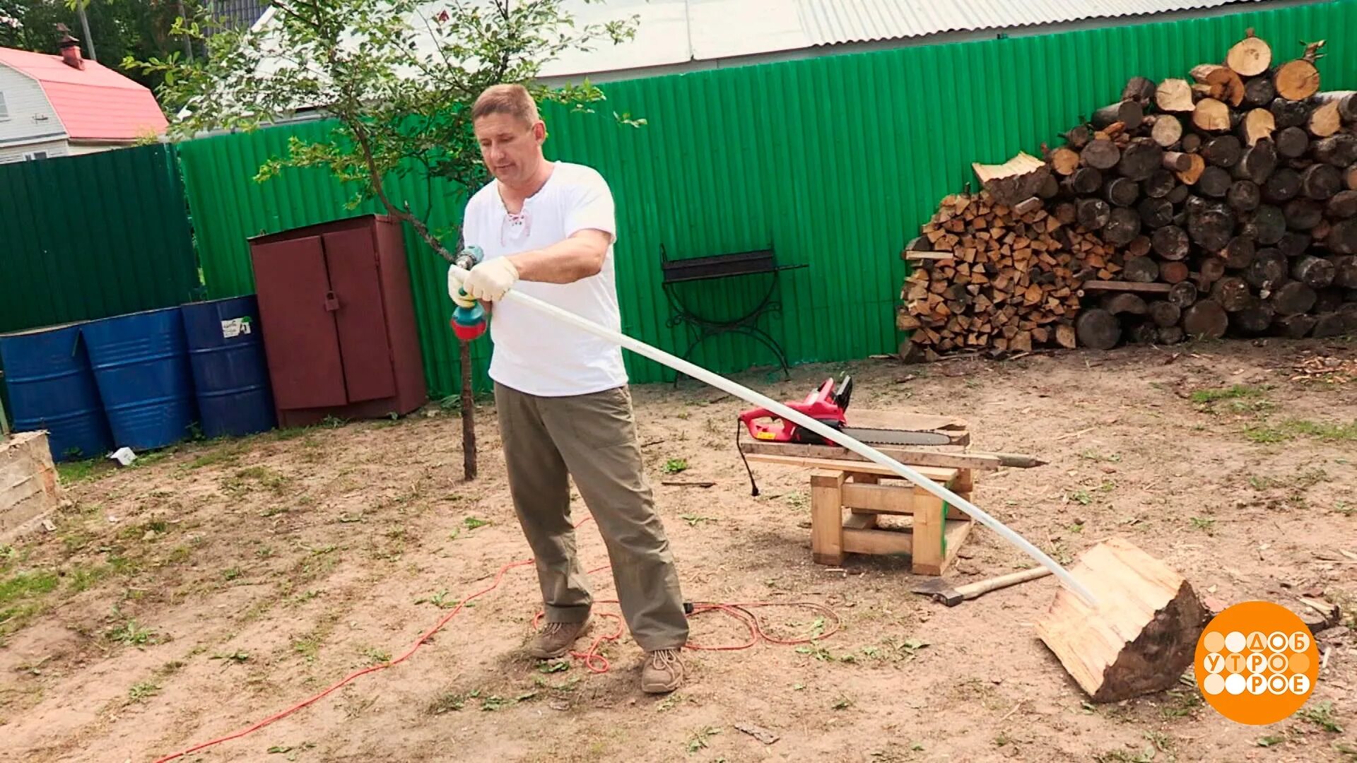 Пилить. Доски пилить пилой зерно сеять. Доски пилят пилой зерно сеют сеялкой