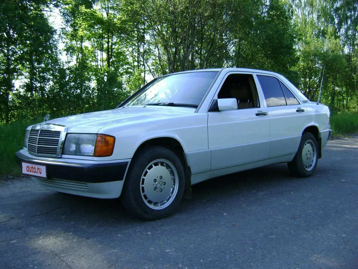 Мерседес 190е дизель. Benz 1990. Белый w 201 е 190 на фоне моря. Купить мерседес 190 дизель