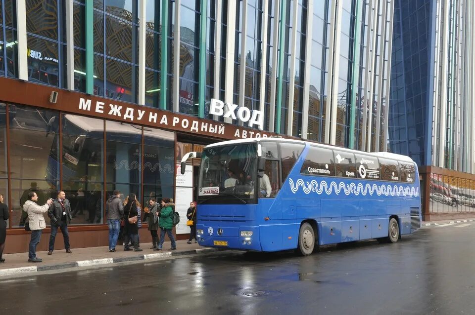 Международный автовокзал метро. Автовокзал Южные ворота Москва. Автостанция Южные ворота Москва. Международный автовокзал Южные ворота. Международная автостанция Южные ворота.