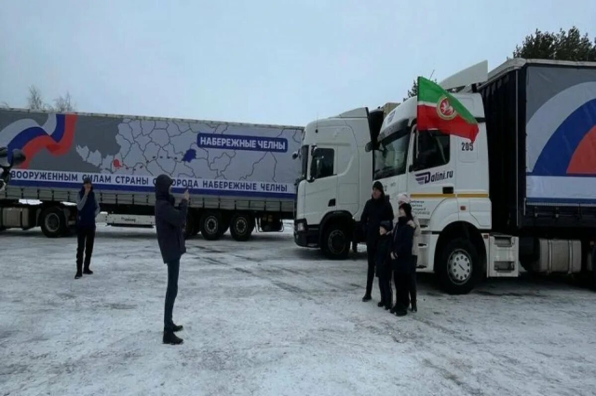 Грузовик набережных. Фуры с гуманитарной помощью. 12 Тонный грузовик. Гуманитарная помощь татар информ. Гуманитарная помощь солдатам.