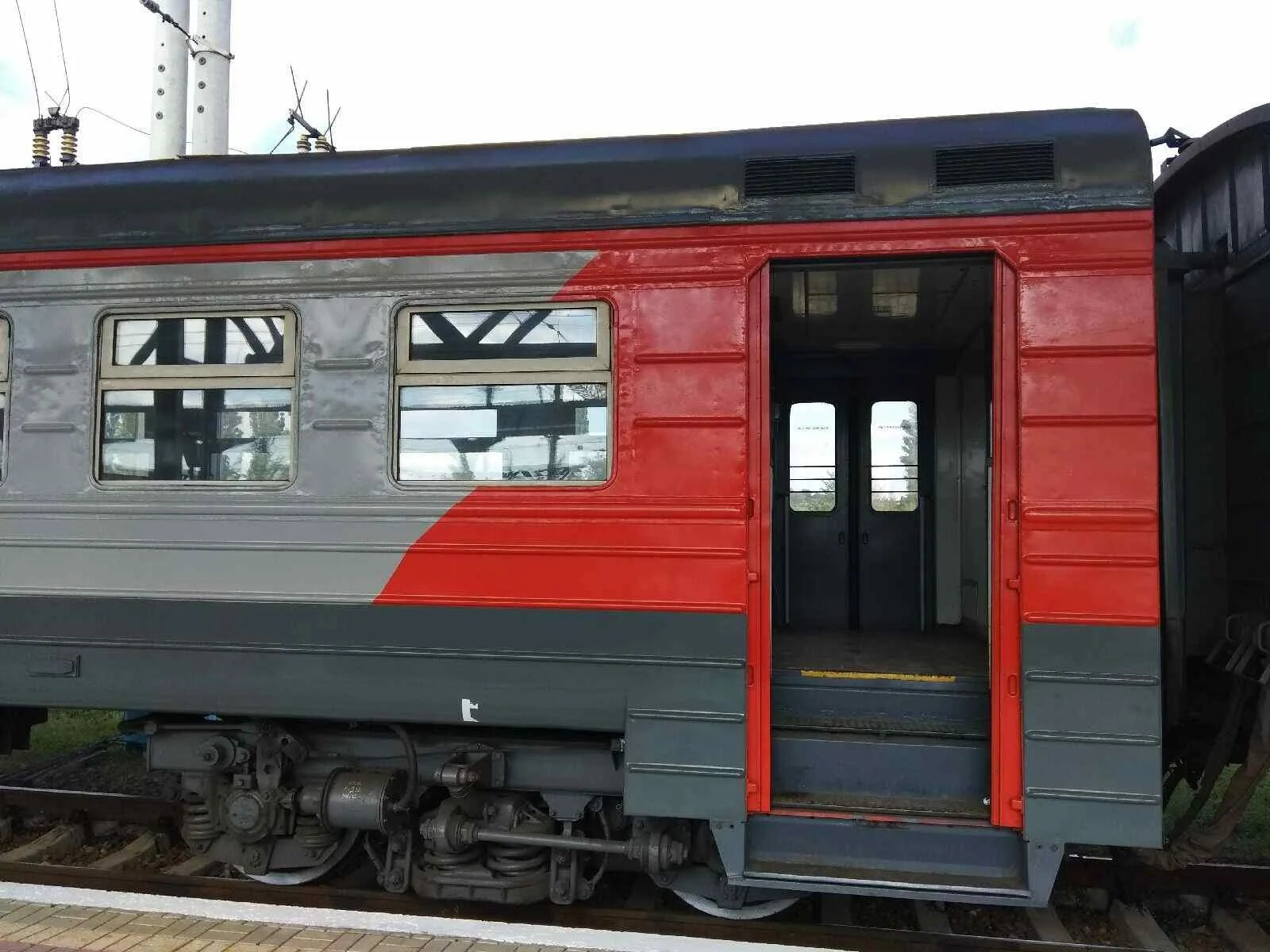 Эд4м на платформе. Электрички заря. Электрички заря. Пригородные поезда крыма 2020. Кубань жд электричка.