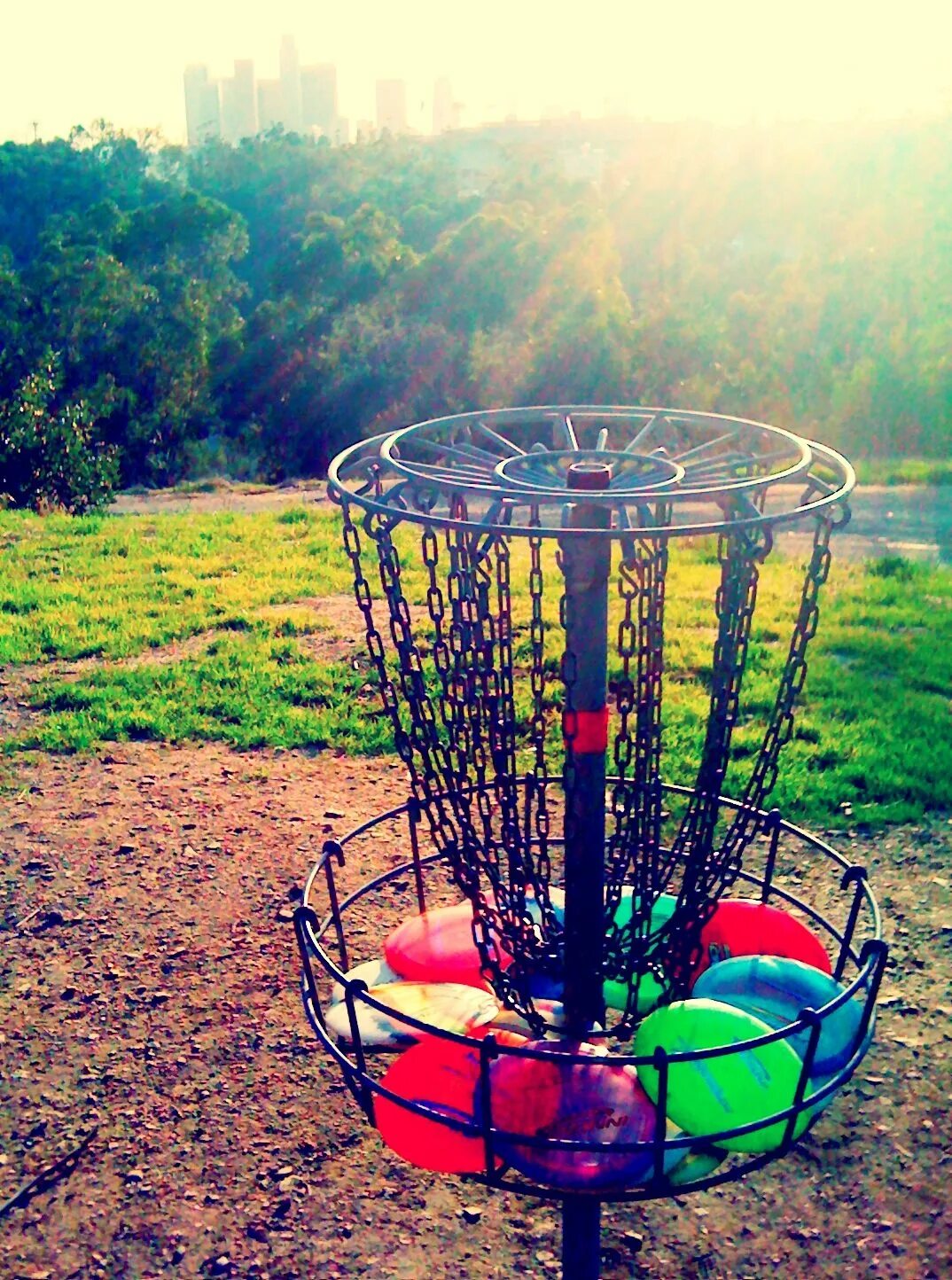 Площадка для диск гольфа. Disc golf basket. Frisbee golf. Фрисби гольф. Фрисби гольф.