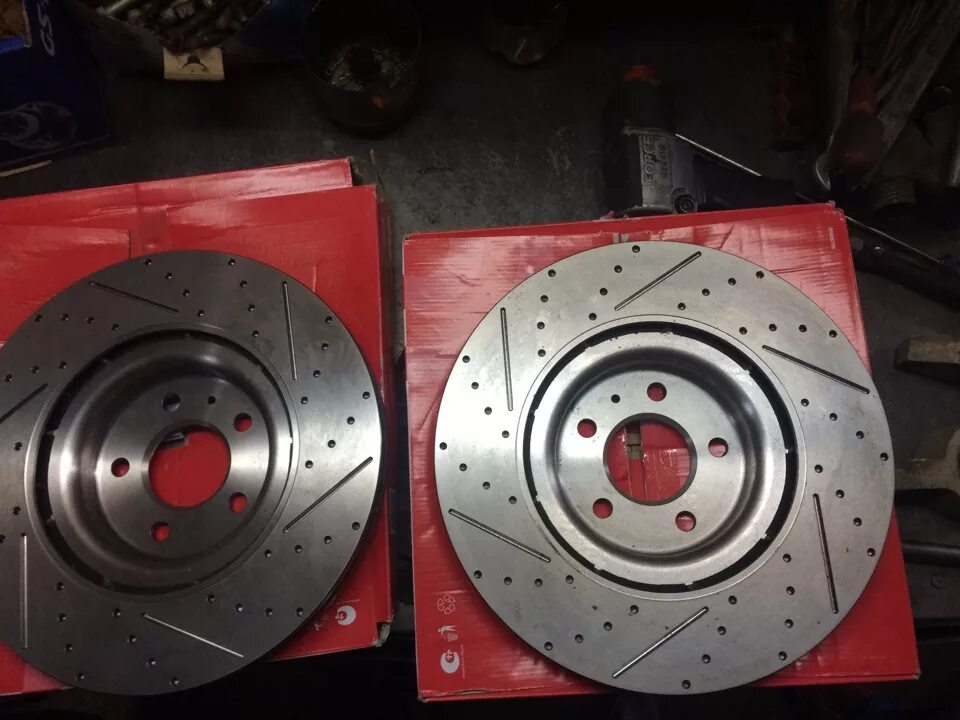 Brembo gt 412. A202. Brembo 09a72711 диск тормозной. Диски тормозные передние брембо. Brembo f34000.