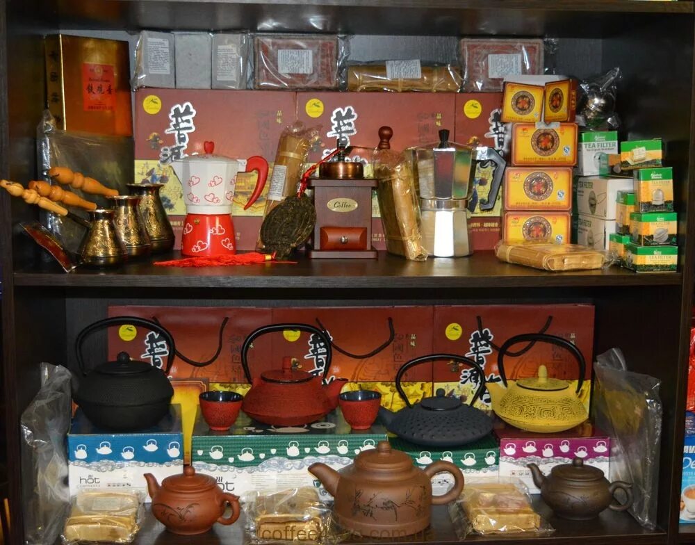 Магазин заколки резинки. Витрина для кошельков. Магазин бижутерии. Витрина для бижутерии. Вещи для декора.