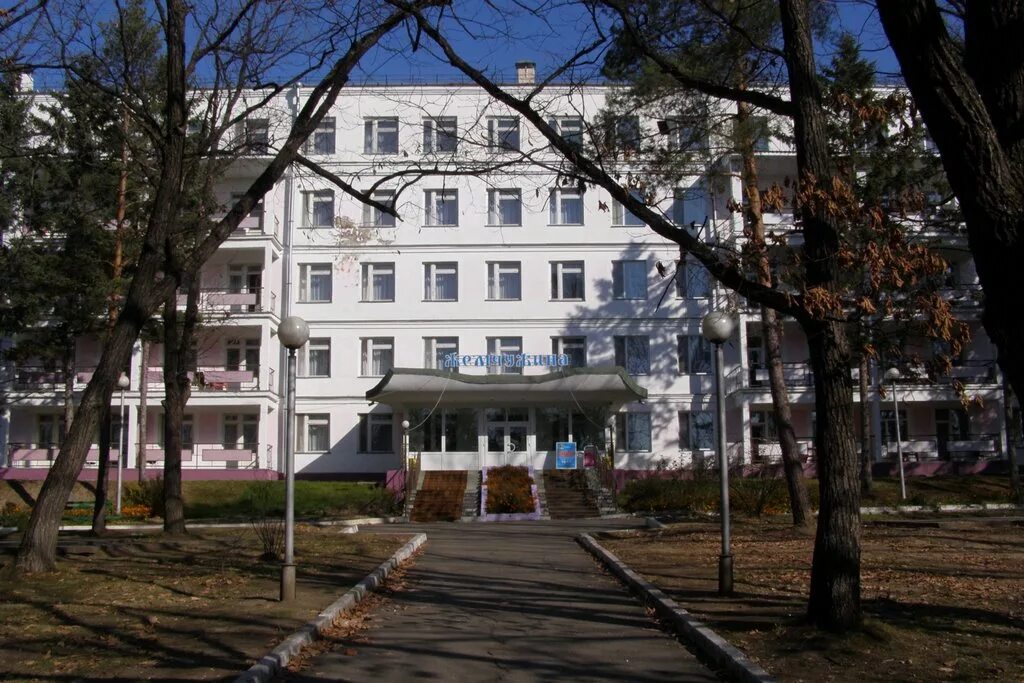 Санаторий изумрудный приморский край шмаковка. Курорт шмаковка приморский край горные ключи. Шмаковка горные ключи. Шмаковский, курортный посёлок горные ключи. Шмаковка поселок.