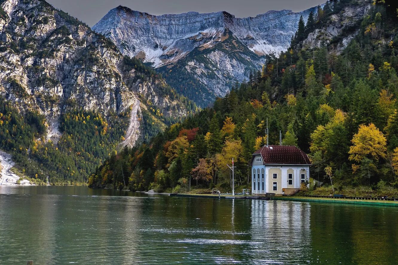 Озеро планзее в Австрии. Озеро Plansee Австрия. Озеро Швейцария Тироль. Австрия Тироль озеро Ахнзее. На озерах австрии