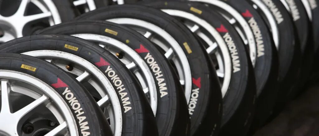 Тесты шин йокогама. Yokohama tires. yokohama rubber company. колеса yokohama. yokohama шины логотип.