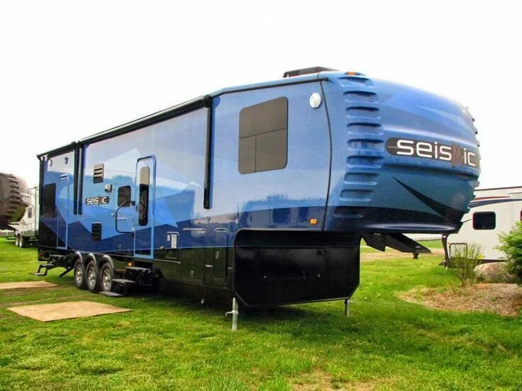 Автодом полуприцеп. 5th wheel camper. автодом полуприцеп грузовой. пан американ дом на колесах. американский прицеп автодом.