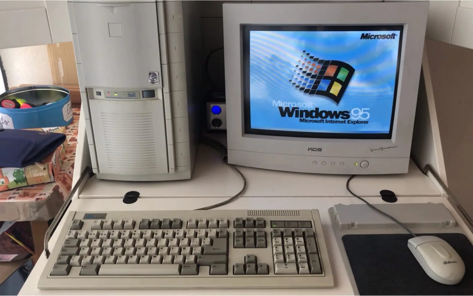 Компьютеры 98 года. Компьютер 95 года. Компьютер старый Windows 95. Windows 95 компьютер. Windows 98 PC.