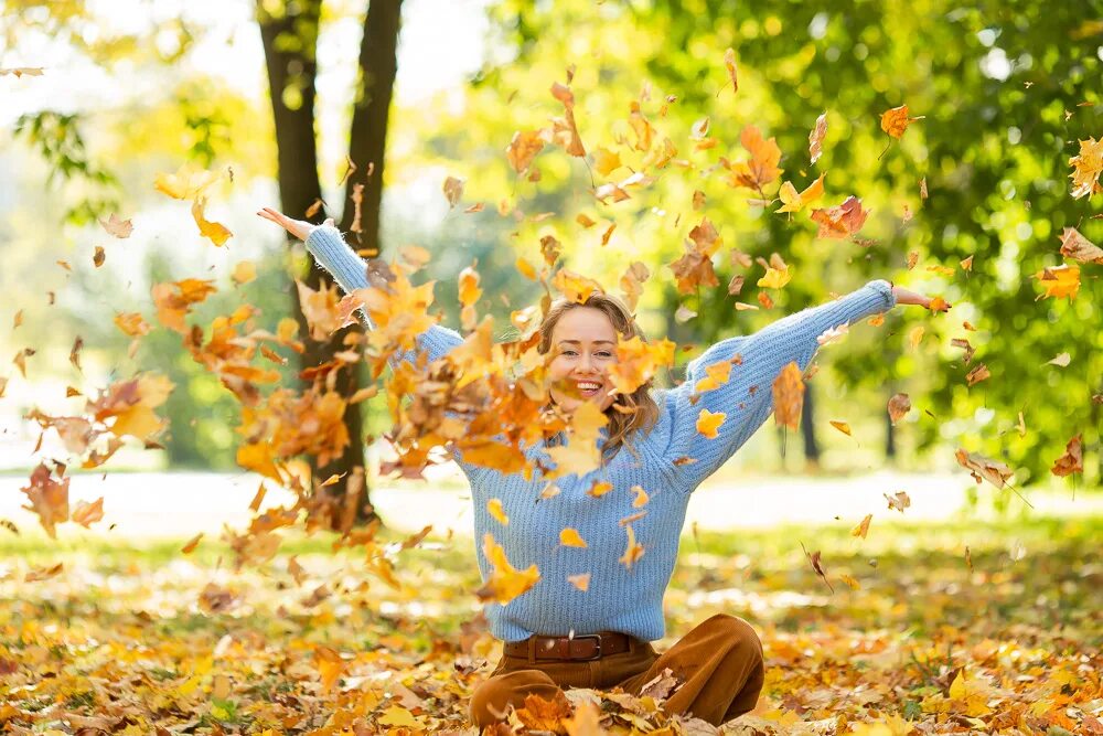 В воздухе чувствуется осень. Осень счастье. В воздухе чувствуется осень. В воздухе чувствуется осень. Шелест листвы.