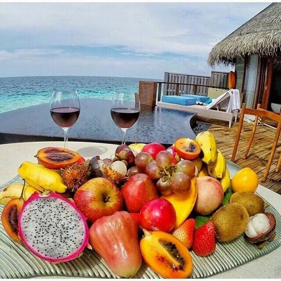 Фрукты на Мальдивах. Море фрукты. Завтрак у моря. Столик у моря. Остров фруктов 2
