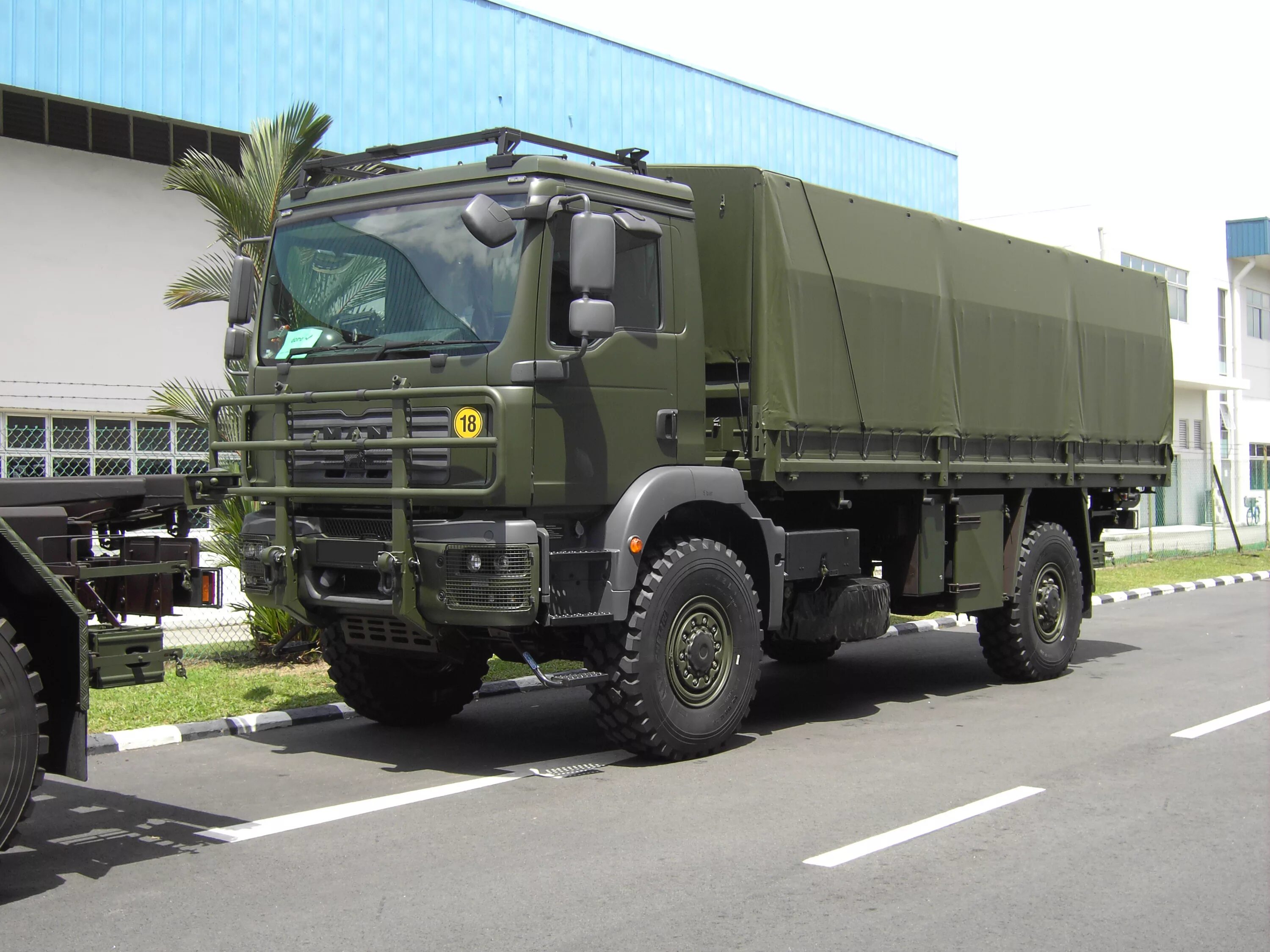 81 х 8. Rheinmetall man Military vehicles НХ 8х8. Man 4x4 армейский грузовик. Man TGM 12. Военный грузовик ман 4х4.