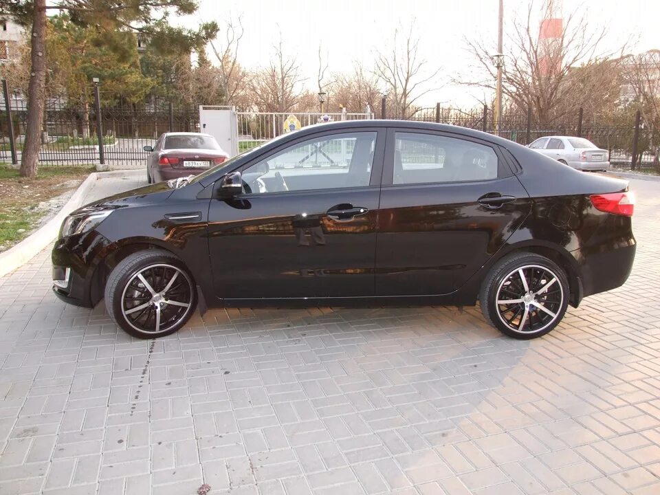 Kia Rio 3 колеса r17. Кия Рио литье 17. Киа Рио 3 на 17 дисках. Kia Rio на 17 литье. Разболтовка rio