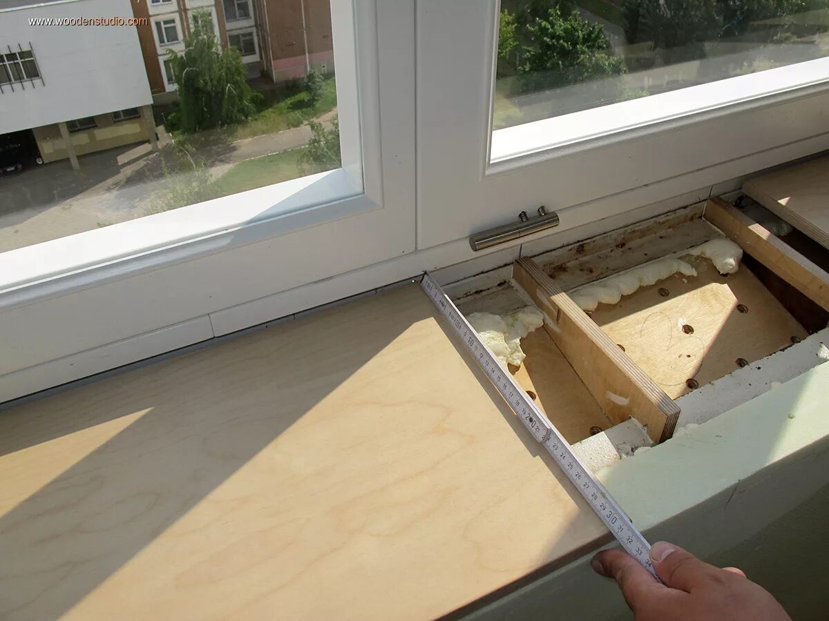 демонтаж пластикового подоконника. демонтаж окон. монтаж подоконника пвх. демонтаж подоконной доски. демонтаж деревянного подоконника.