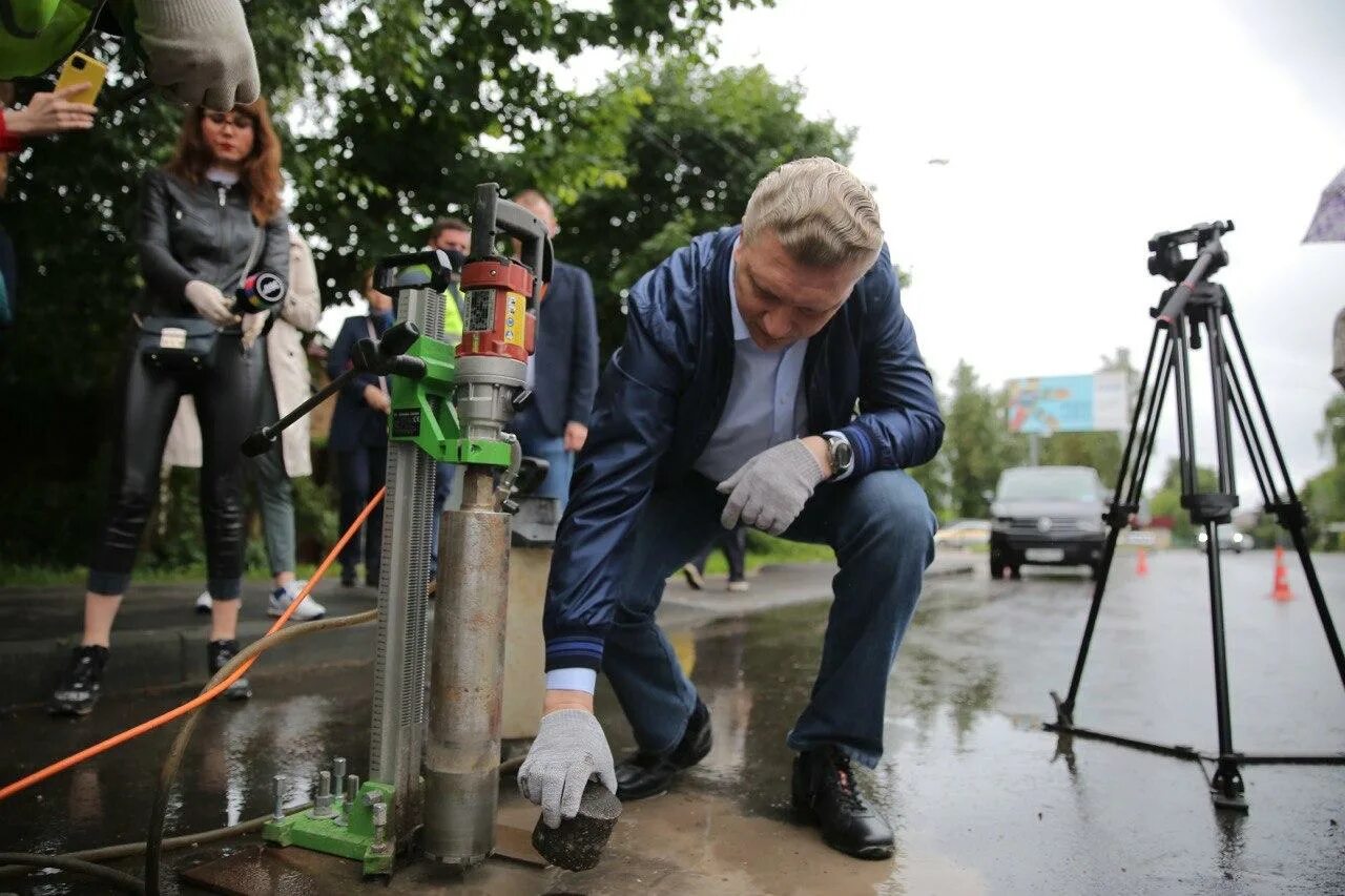 Строители дорог. Саввино-сторожевский монастырь лето. Работа в звенигороде свежие вакансии. Центральный звенигород. Вакансии в звенигороде.