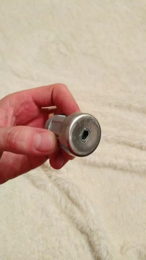 Личинка не поворачивается. Личинка замка зажигания ваз 2110. Ремонт личинки форд фокус 1. Личинка не поворачивается. Конструкция личинки замка.