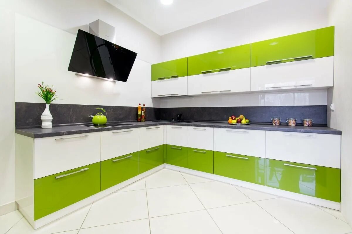 Кухонный мебель глянцевый. Кухня зеленого цвета. Кухня в салатовом цвете. Зеленая глянцевая кухня. Угловые кухни зеленого цвета.