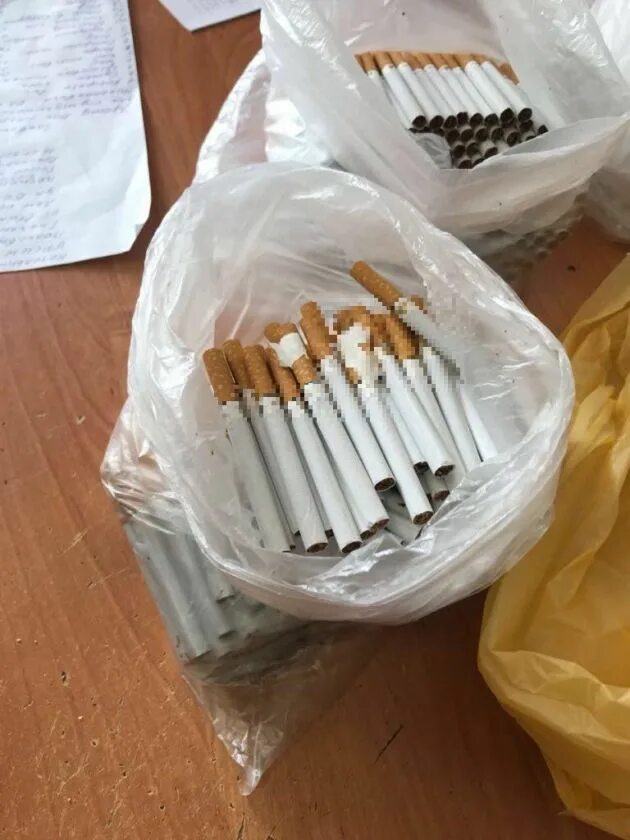 Можно ли отправлять посылку в сизо. Сигареты в сизо. передача в тюрьму сигареты. блок сигарет. сигареты в пакете.