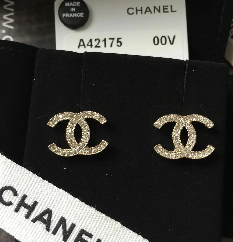 Шанель купить золотое яблоко. Earrings Gold Crystal серьги Шанель. Серьги Chanel a86504. Сережки Коко Шанель. Серьги Коко Шанель золото.