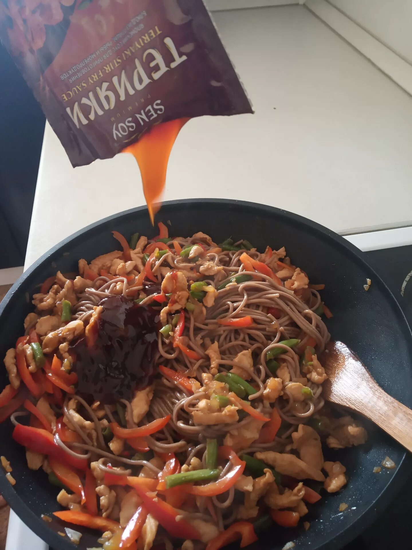 Вок без терияки. Лапша вок. Wok лапша с курицей. Лапша для вока. Лапша вок дома