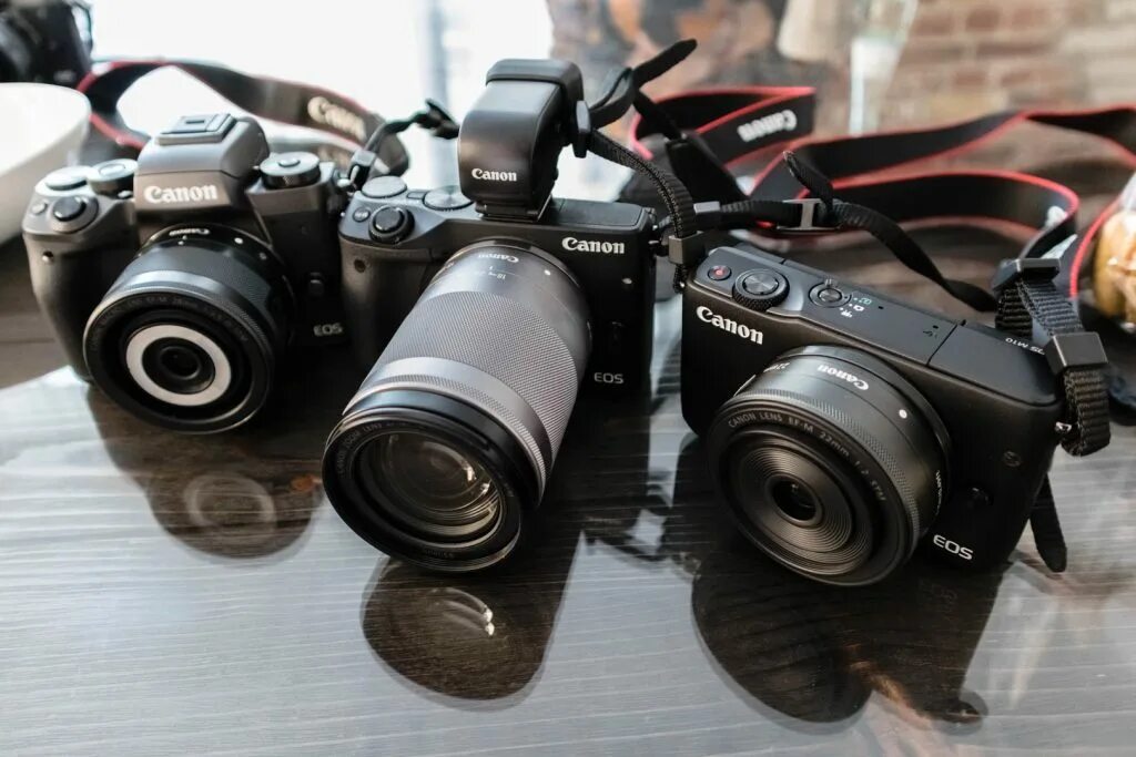 Vs eos. Canon eos m10. canon eos m10 разъемы. canon m10 кроп. eos m10 vs 700d.