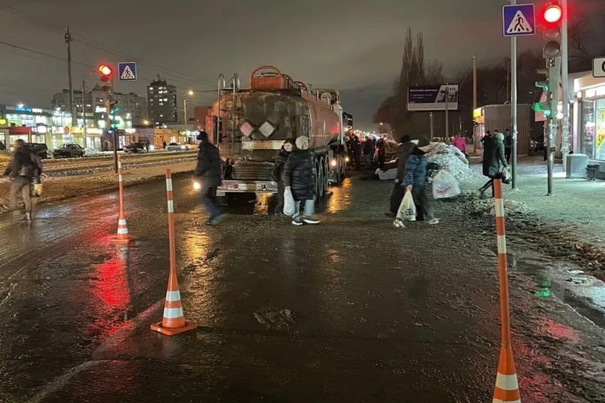 Омские огнеборцы спасли на пожаре 35 человек Все новости Главное управление