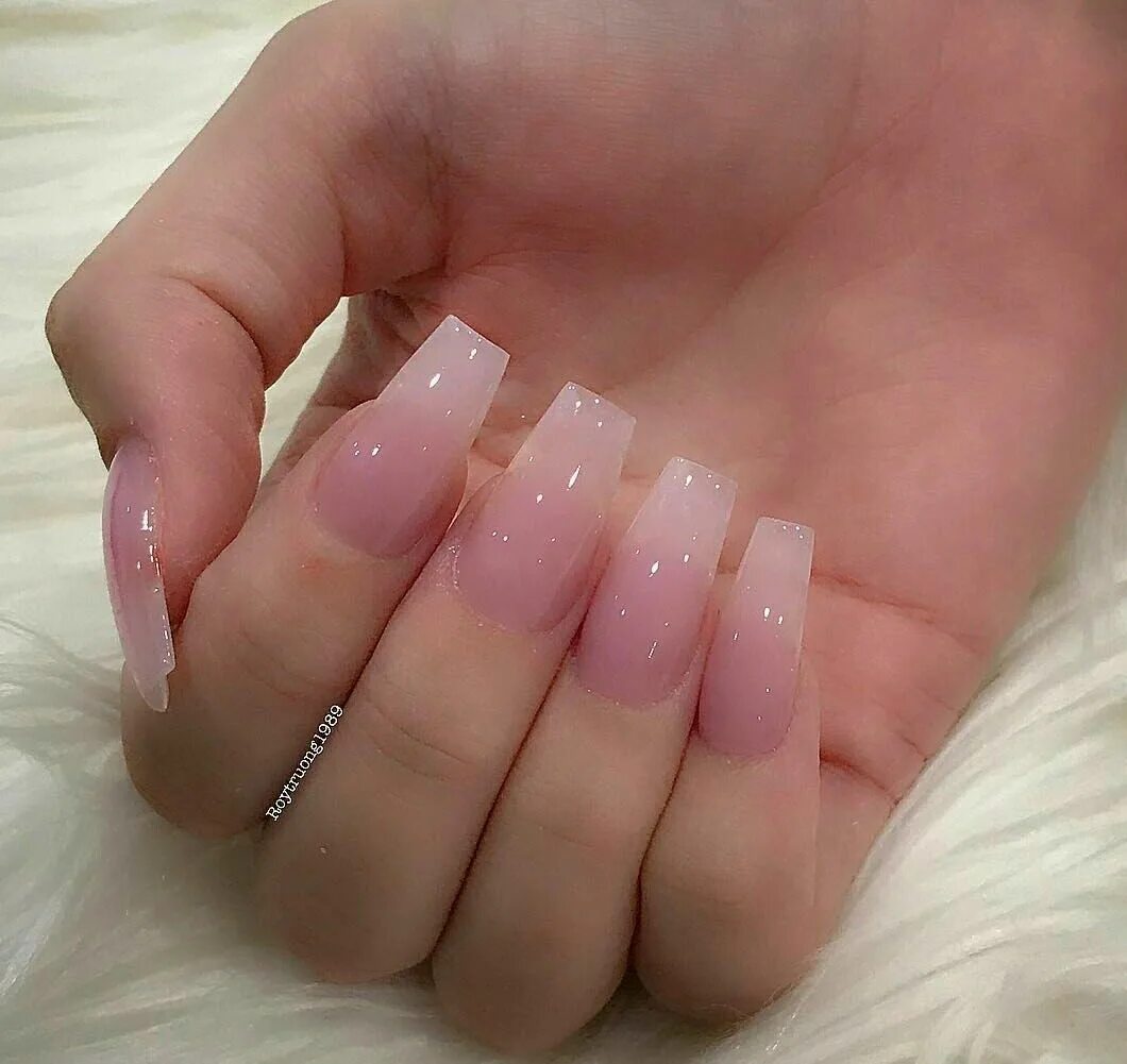 Прозрачное наращивание. Прозрачные ногти. Прозрачные розовые ногти. Полупрозрачные ногти. Прозрачное наращивание ногтей.