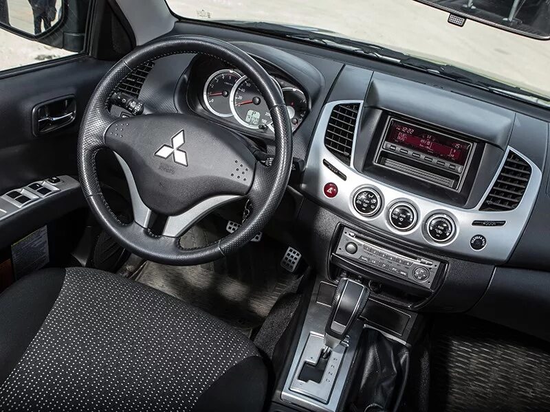 Mitsubishi lancer 10 торпеда. Mitsubishi lancer 2 1. Торпедо pajero sport 2. Asx 2012 панель. Панель паджеро спорт 2.