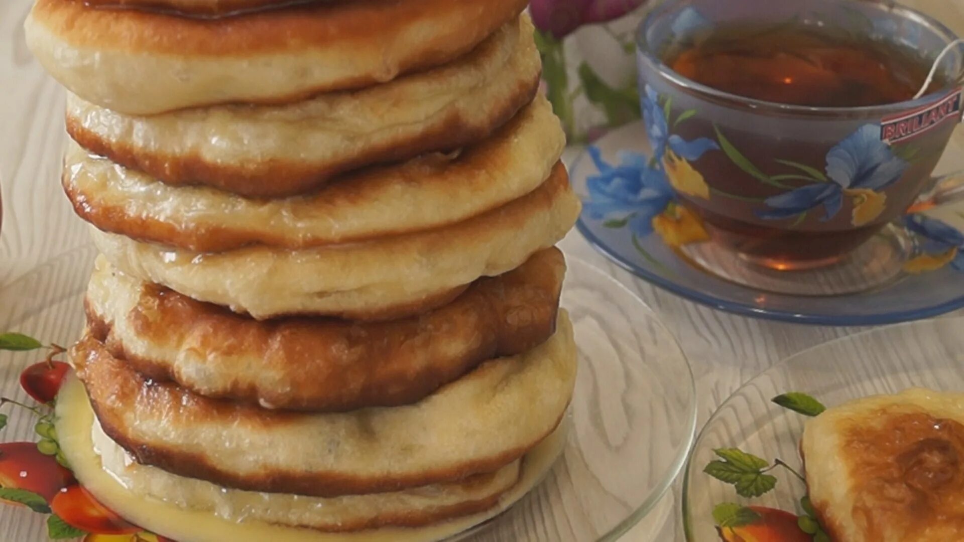 Приготовленные оладьи мамой были необыкновенно вкусны найти. Пышки на дрожжах. Вкусные пышки на дрожжах. Пышки на сковороде. Дрожжевые пышки на кефире.