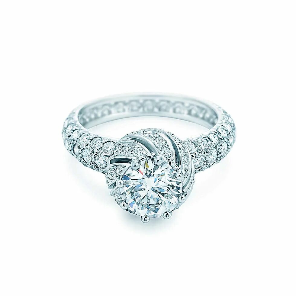 Тиффани 750 кольцо. Легендарное кольцо Тиффани. Помолвочное кольцо с бриллиантом Тиффани. Кольцо Тиффани Heart Shaped Diamond.